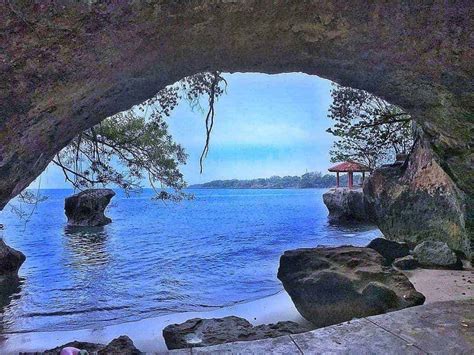Tempat Berbelanja Souvenir di Destinasi Wisata: Lokasi Pantai Karang Bolong